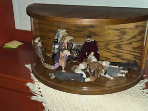 Display Box with Animal People Dollhouse Miniatures