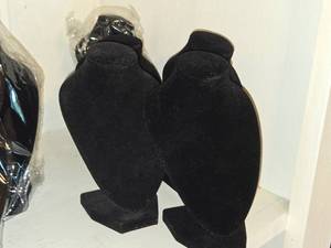 Lot of (5) 3D Velvet Necklace Display Busts 4 x 3 x 6