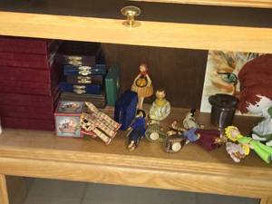 Lot of (1 Shelf) Dollhouse Miniatures and Dcor