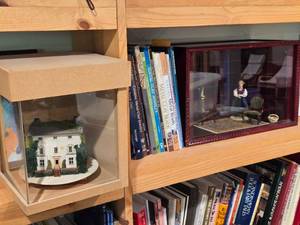 Dollhouse Miniature Display and Miniature House Display