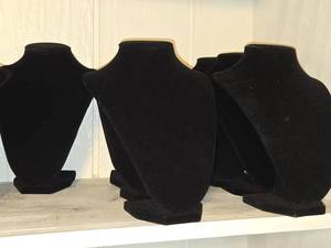 Lot of (5) 3D Velvet Necklace Display Busts 7 x 5 x 8 12