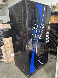 Dixie-Narco Cold Drinks Vending Machine w Bill Acceptor & Coin Mechanism