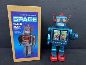 Vintage Space Walk Man ME 100 Battery Operated Toy With Box