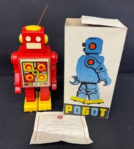 Vintage Russian Seltener Russischer Roboter Robot Toy in Box (Parts or Repair)