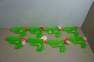 8 Water Squirt Guns