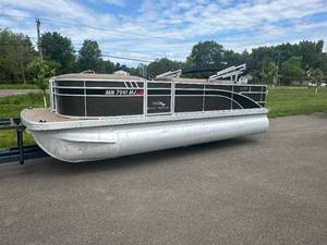 2023 Bennington 20 SXSNP #7941 MJ (Rear Fish)