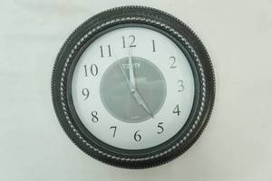 Like New Wall Clock 11 diameter