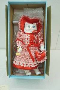 Vintage Betty Jane Carter Musical Porcelain Cat Doll. Sweetie 1997. Plays People Will Say Were In Love