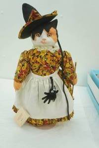 Vintage Betty Jane Carter Musical Porcelain Cat Doll. Candy Corn Holiday Dolls Series. Plays Autum Leaves. #5822000