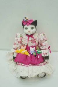 Vintage Betty Jane Carter Musical Porcelain Cat Doll. Mother Dea and Darling Kittens 1997