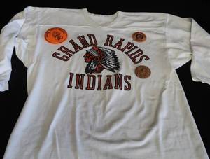 HIGHLY COLLECTABLE VINTAGE GRAND RAPIDS MN HOCKEY JERSEY AND VINTAGE PINS
