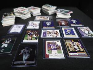 LG LOT OF FOOTBALL CARDS PLUS 14 MOSS CARDS