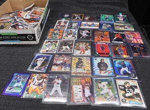 LARGE LOT OF COLLECTABLE BASEBALL, FOOTBALL, AND BASKETBALL CARDS