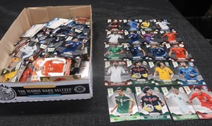 LARGE LOT OF COLLECTABLE SOCCER CARDS