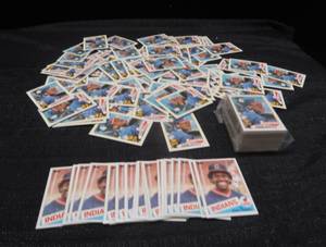 LOT OF BASEBALL TRADING CARDS