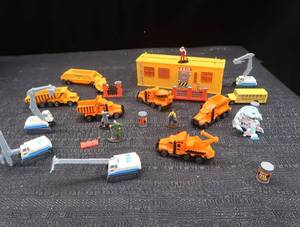TOY CONSTRUCTION WORKER SITE WITH OTHER TRUCKS & FIGURINES