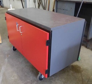ROLLING SHELF ON HEAVY DUTY CASTOR WHEELS