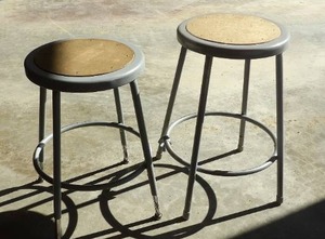 2 STOOLS