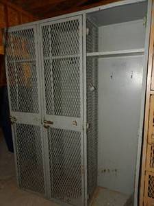 METAL GREY 3 DOOR LOCKER
