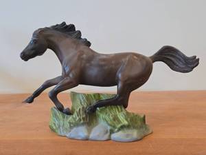 Porcelain Horse Figure on Stand - Duncan Enterprises 1992