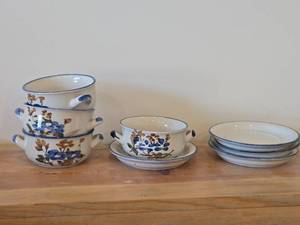 Vintage (4) Chi Jang Stoneware Handled Soup Bowl Handpainted Floral Design, (4) Chi Jang Stoneware Plates