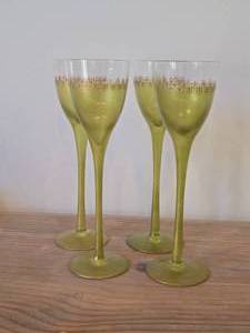 Lot of (4) Zodax Aperitivo Luster Green Wine Glass 7 12