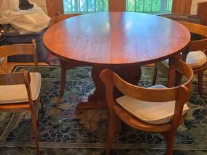 48 Round Dining Table and (4) Arm Chairs with Seat Cushion