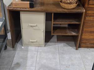 Wood Office Desk 2-shelf