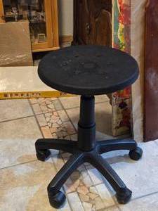 Rolling Swivel Stool