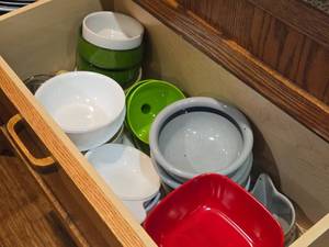 Lot of (1 Drawer) Bowls (assorted)