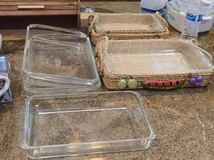 Lot of (8) Bakeware - Glass Casserole Dish (x5) and Wicker Carriers (x3)