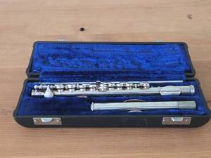 Gemeinhardt Flute 60759 with Case