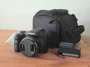Sony Cyber-Shot DSC-HX200V Digital Camera with Charger and Carry Case