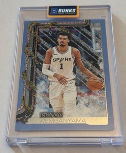 Victor Wembanyama 2025-26 Topps Holiday Light Blue & Glitter #H156 Basketball Card
