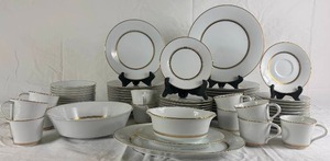 Noritake Gloria 6526 Fine China Japan - White China with beautiful bands of gold on the rim and inside