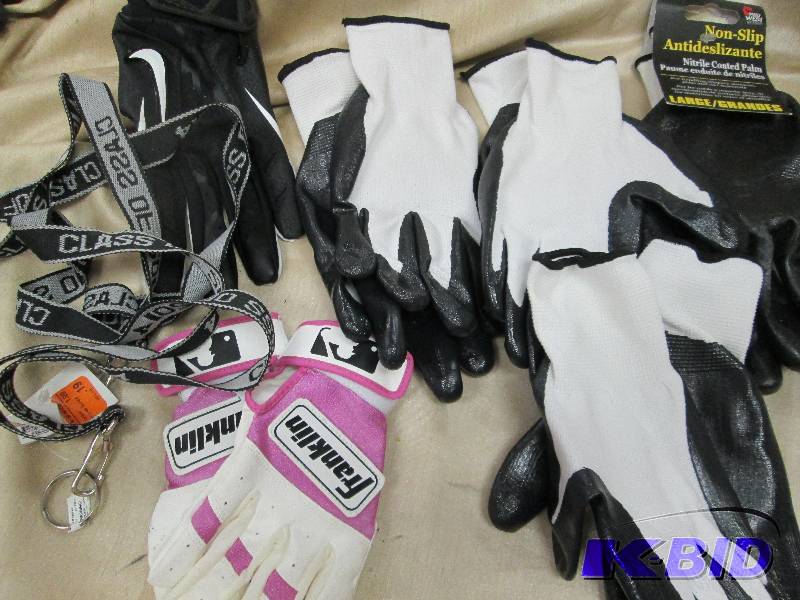 Assortment of gloves...