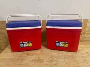 IGLOO Lot of 2- Laguna 28 Quart Coolers