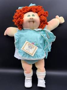 Cabbage Patch Kids - Softie - Popcorn - Auburn Hair - Green Eyes - Girl - No Box - Black Signature - Aqua Dress