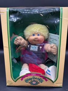 Cabbage Patch Kids - 1985 - Coleco - Fuzzy - Lemon Hair - Blue Eyes - Boy - Dimples - MIB
