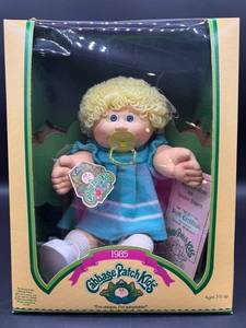 Cabbage Patch Kid - Coleco - Hong Kong - 1985 - Loop - Lemon Hair - Blue Eyes - Girl - Dimples & Pacifier - MIB