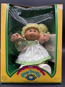 Cabbage Patch Kid - Coleco - 1985 - Yellow Blonde - Ponytail - Green Eyes - Girl - Dimples & Tooth - MIB