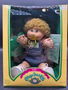 Cabbage Patch Kid - Coleco - 1985 - Loop - Wheat Hair - Green Eyes - Boy - Dimples & Pacifier - MIB
