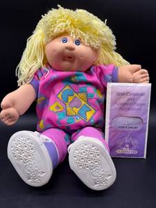Cabbage Patch Kid - Designer Series - Lemon Hair - Violet Eyes - Girl - Dimples - Missing Pacifier