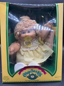 Cabbage Patch Kid - Coleco - 1985 - Braided Ponytail - Champagne Hair - Green Eyes - Girl - Dimples & Pacifier - MIB