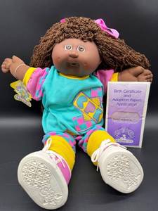 Cabbage Patch Kid - Coleco - Designer Line - African American - Brown Hair - Brown Eyes - Girl - Dimples - Missing Pacifier - No Box