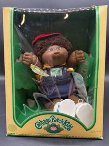 Cabbage Patch Kids - Coleco - African American - Brown Hair - Brown Eyes - Boy - Dimple - MIB