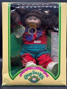 Cabbage Patch Kid - Coleco - 1985 - African American - Double Ponytail - Brown Hair - Brown Eyes - Girl - Dimples & Pacifier - MIB