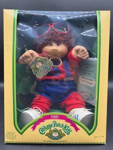 Cabbage Patch Kid - Coleco - 1985 - Loop - Auburn - Brown Eyes - Boy - Dimples & Pacifier - Sunglasses - MIB
