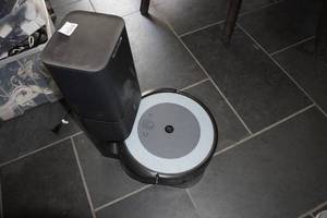 Self Emptying Robot Vacuum