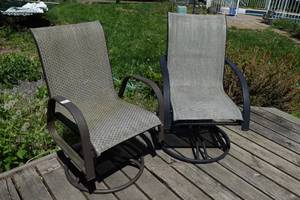 2 Swivel Outdoor Patio Chairs